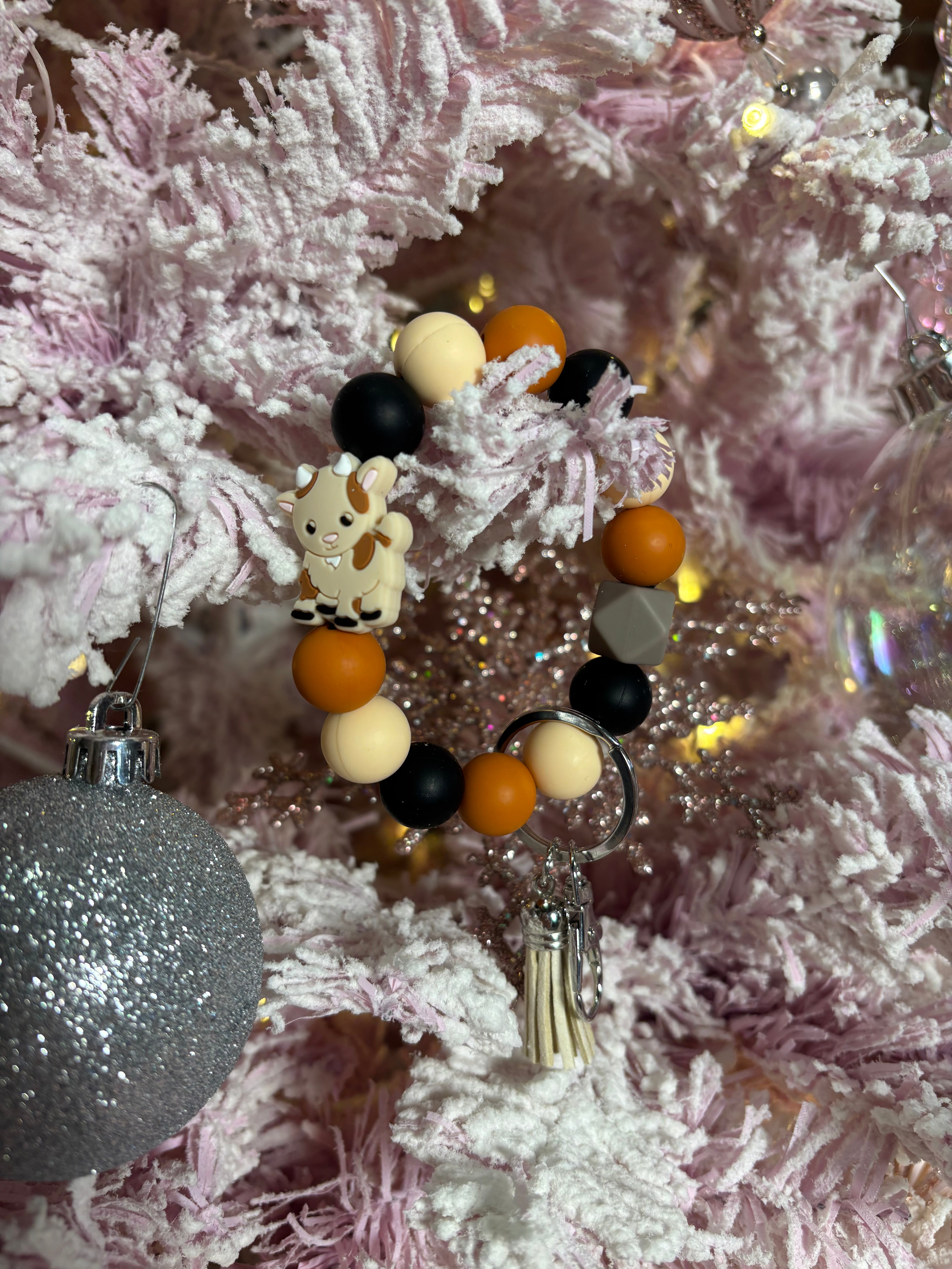 Highland Cow Beaded Wristlet